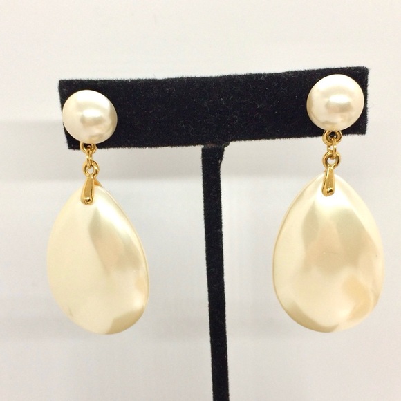 VINTAGE 80S 90S LIZ CLAIBORNE LCI TEARDROP FAUX PEARL RUNWAY EARRINGS LARGE - Picture 4 of 13